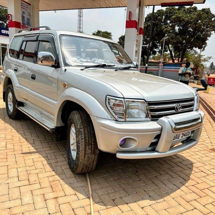 4x4 Land Cruiser TX Hire in Entebbe
